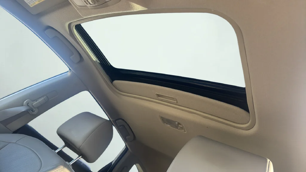 Used 2012 White Nissan SL image 14