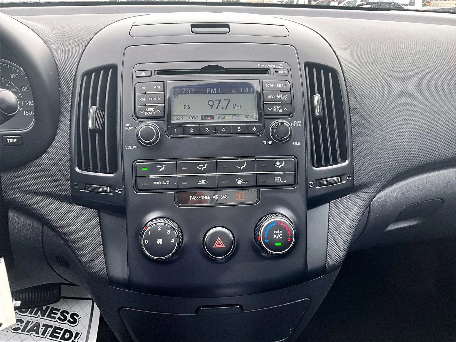 Used 2011 Silver Hyundai SE image 29