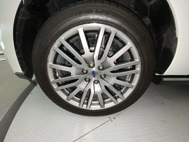 Used 2022 White Ford Limited image 10