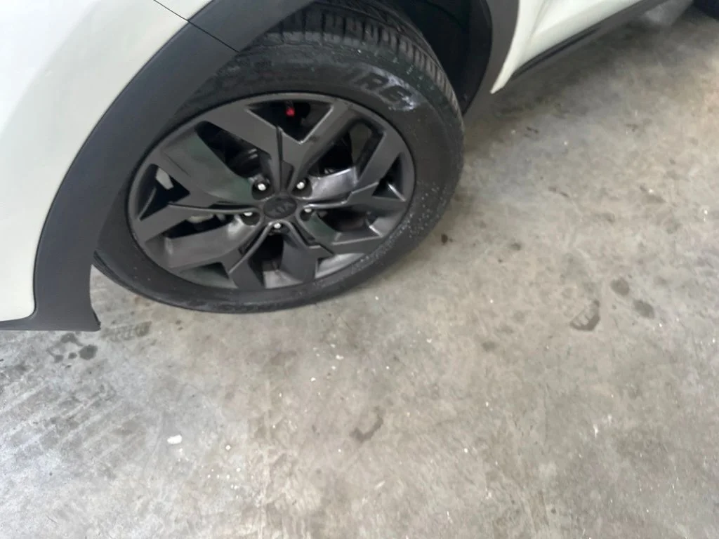 Used 2022 White Kia Nightfall image 2