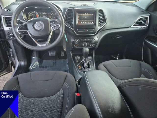 Used 2020 Silver Jeep Latitude image 31