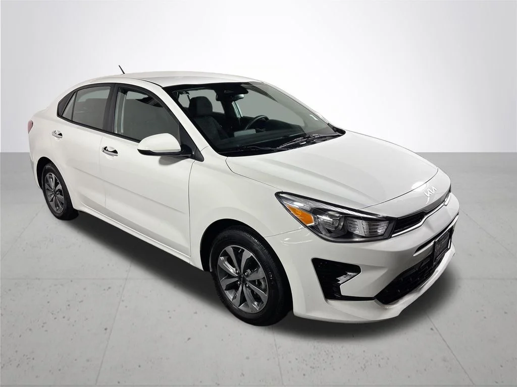 Used 2023 White Kia S image 4