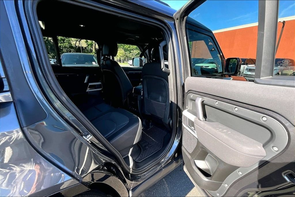 Used 2023 Gray Land Rover X-Dynamic SE image 30