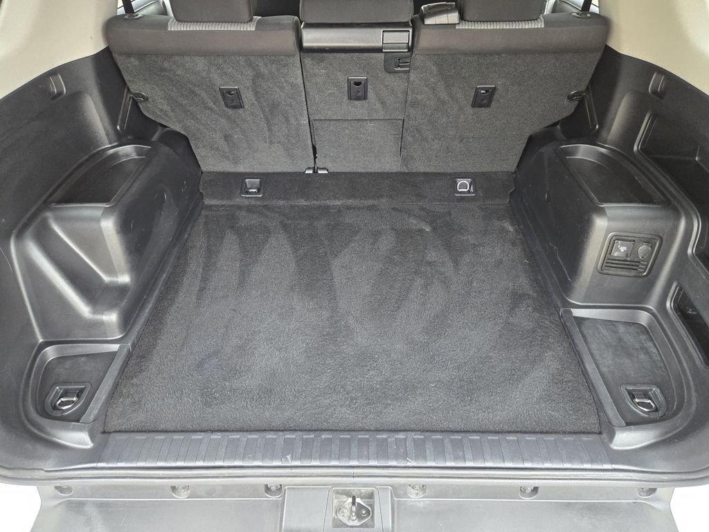 Used 2021 White Toyota SR5 image 21