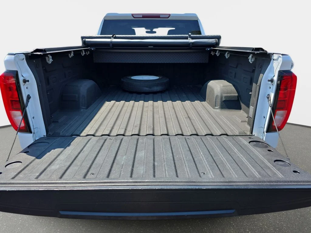 Used 2020 White GMC Elevation image 11