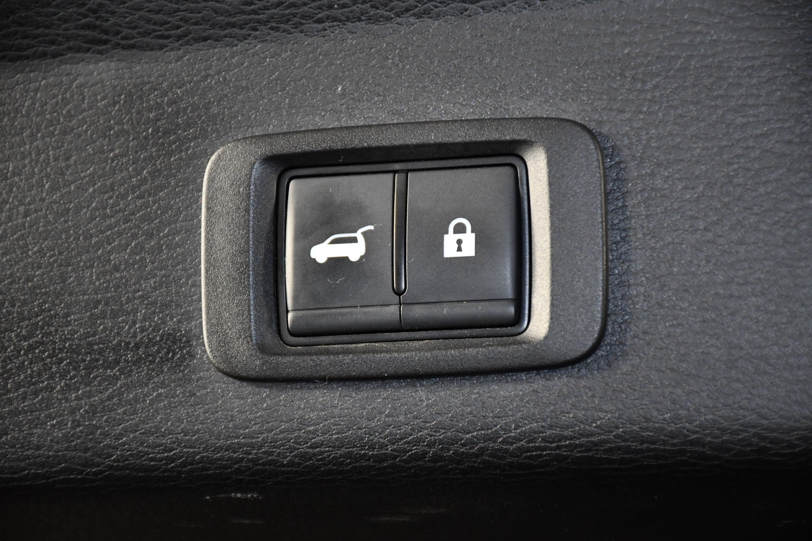 Certified Used 2024 Labrador Black Pearl Mitsubishi SE image 48