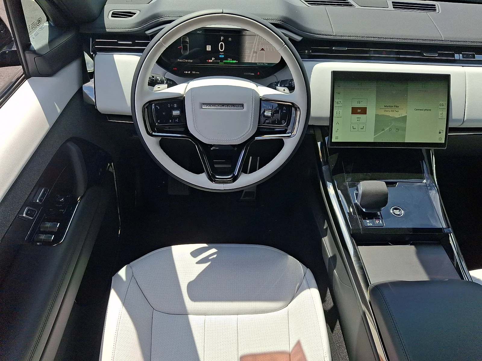 New 2026 Charente Grey Premium Metallic - 1DN Land Rover Dynamic SE image 6