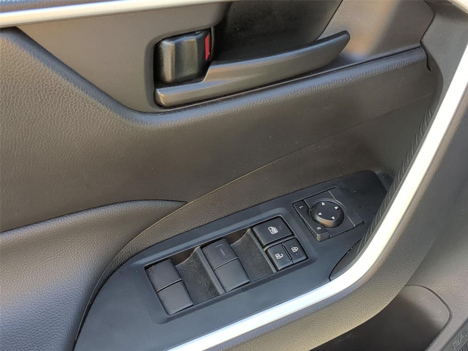 Used 2025 Silver Sky Metallic Toyota LE image 13