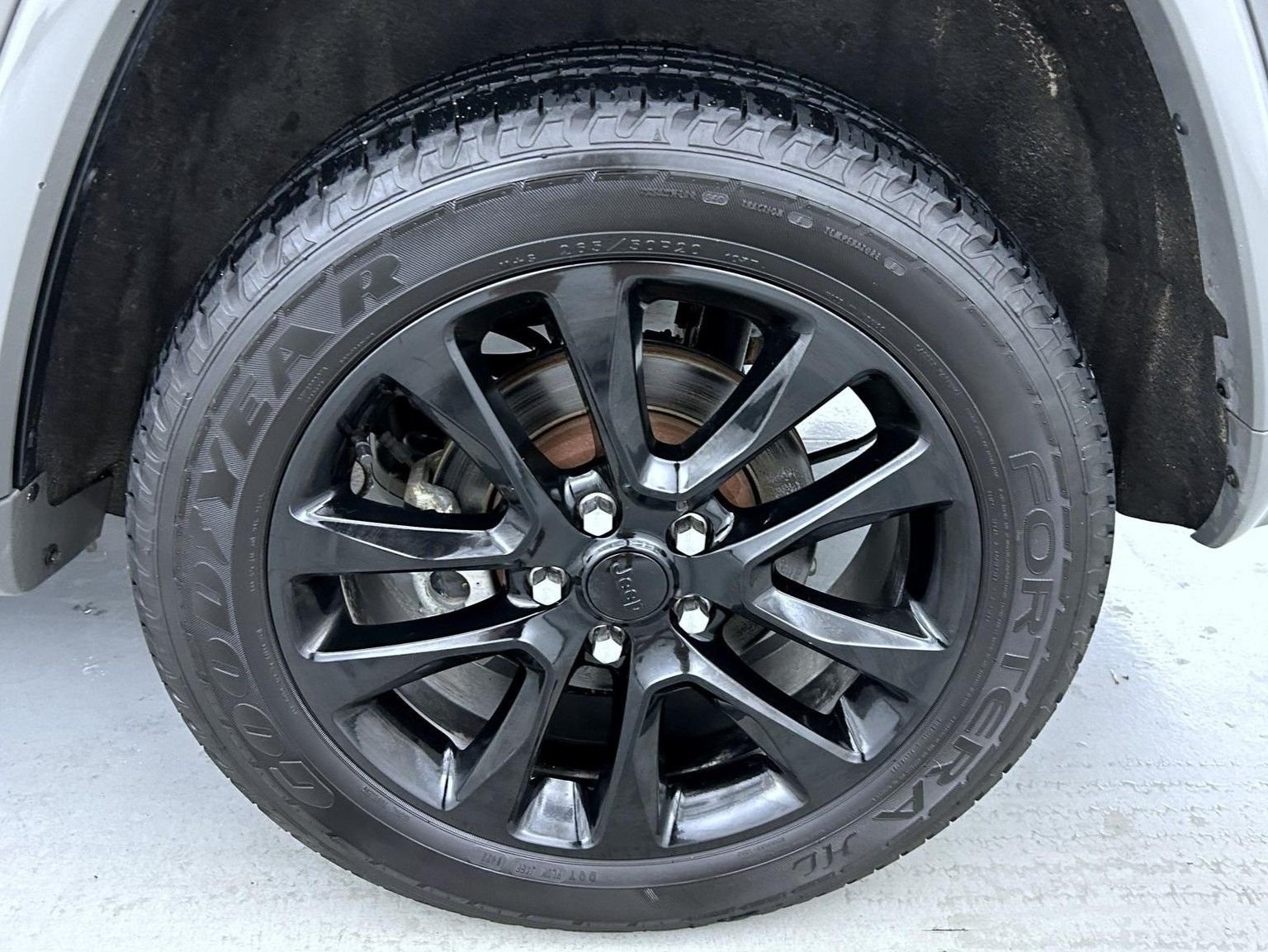 Used 2022 Gray Jeep Laredo X image 23