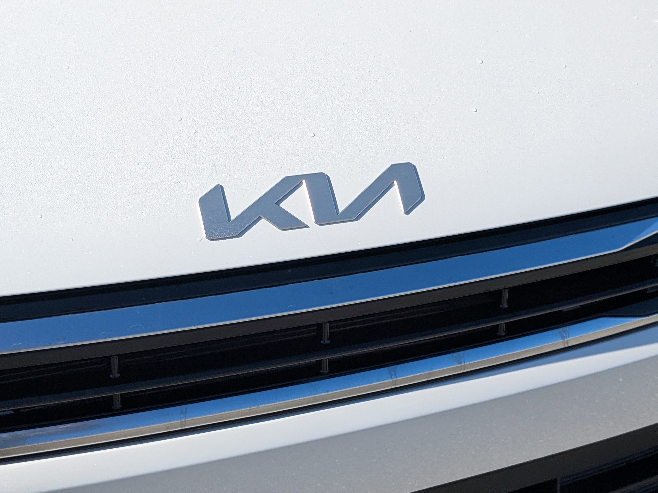 New 2025 Snow White Pearl Kia EX image 11
