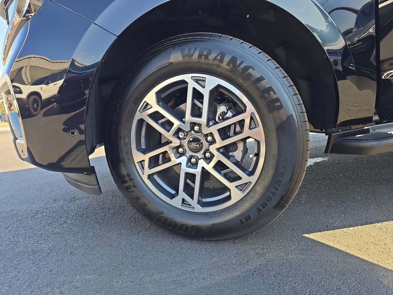 New 2025 Agate Black Metallic Ford Active image 28