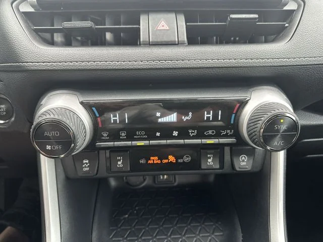 2024 Toyota RAV4 XLE - Photo 18