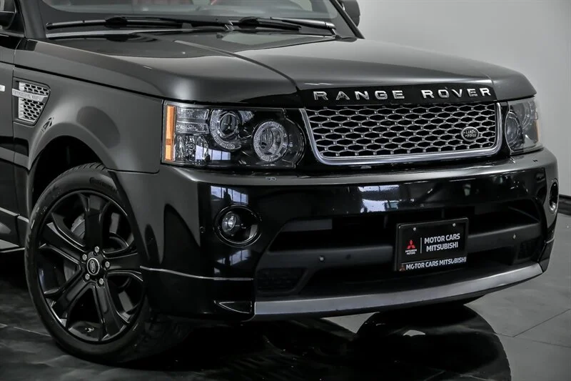Used 2013 Santorini Black Metallic Land Rover Autobiography image 2