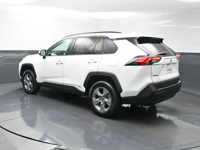 Used 2025 White Toyota XLE image 5