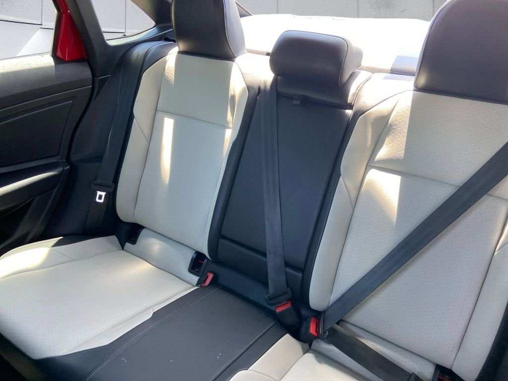 Used 2019  Volkswagen R-Line image 15