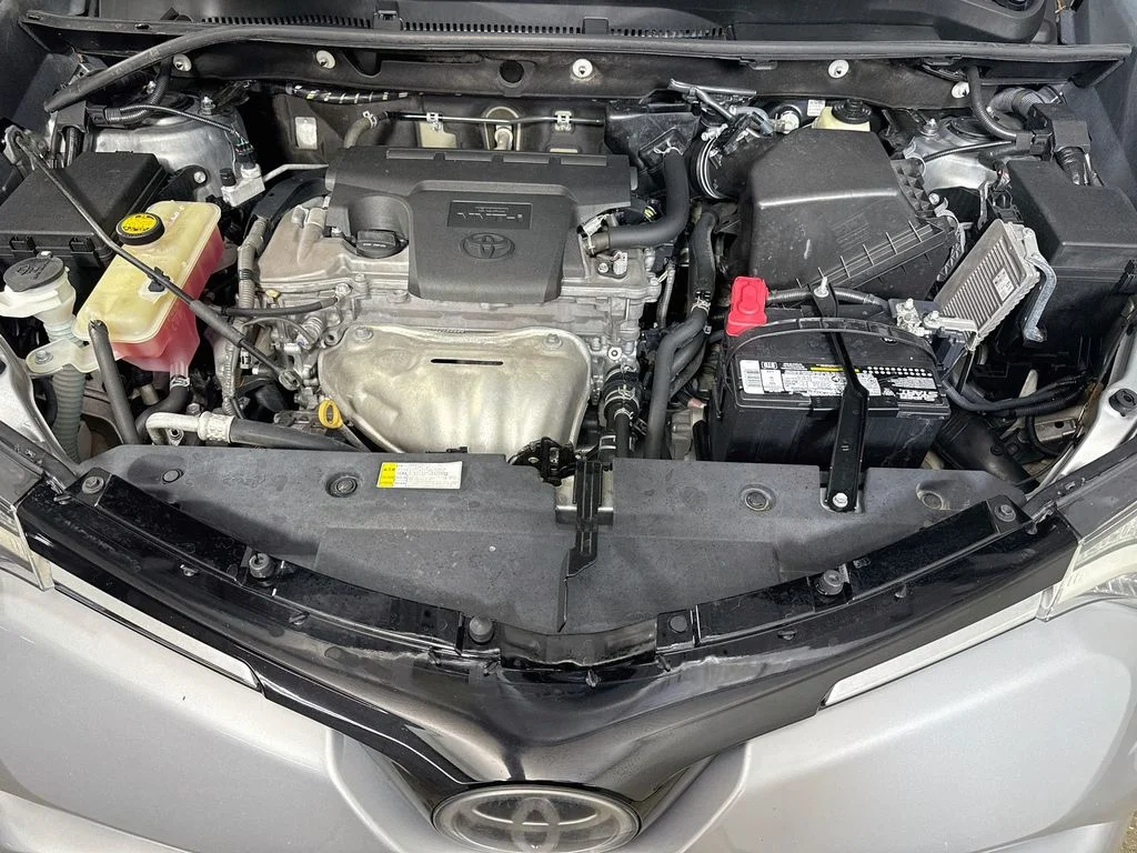 Used 2016 Silver Sky Metallic Toyota XLE image 29