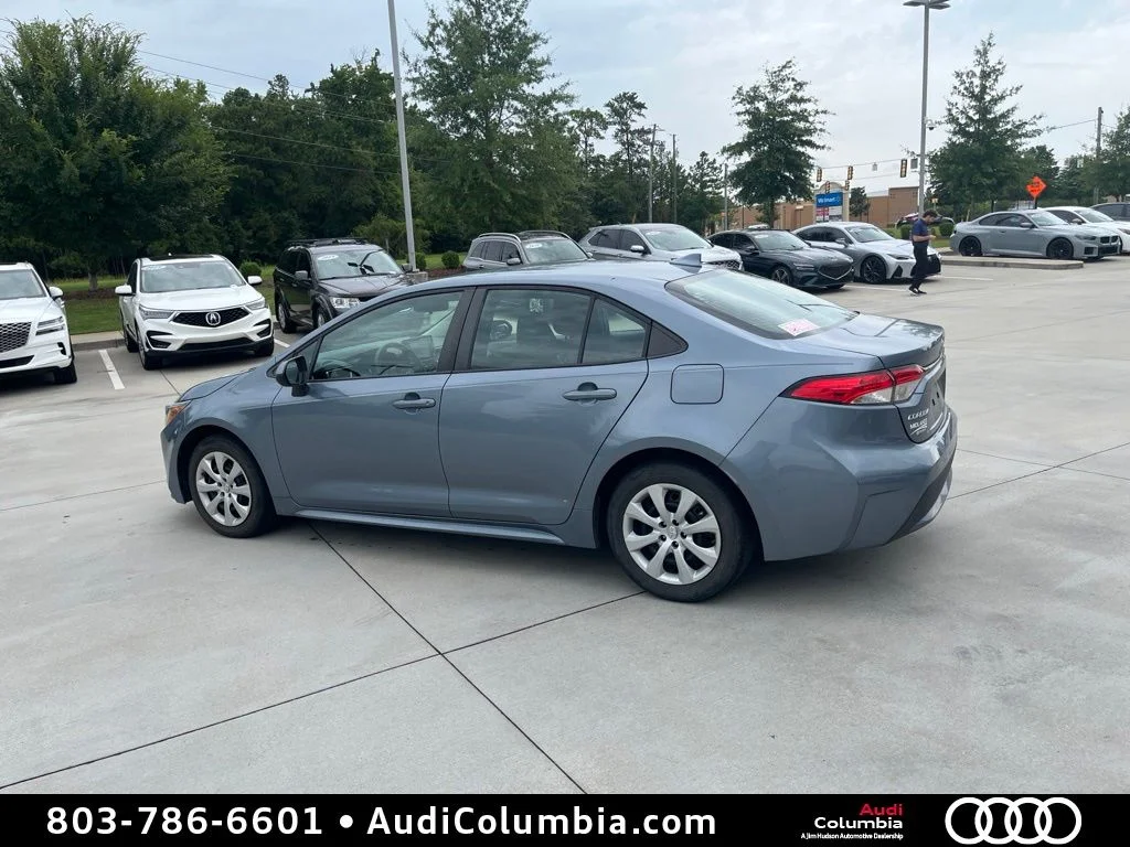 Used 2022  Toyota LE image 4