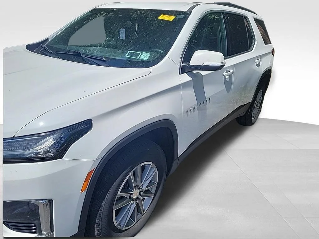 Used 2023 Summit White Chevrolet LT Cloth image 9
