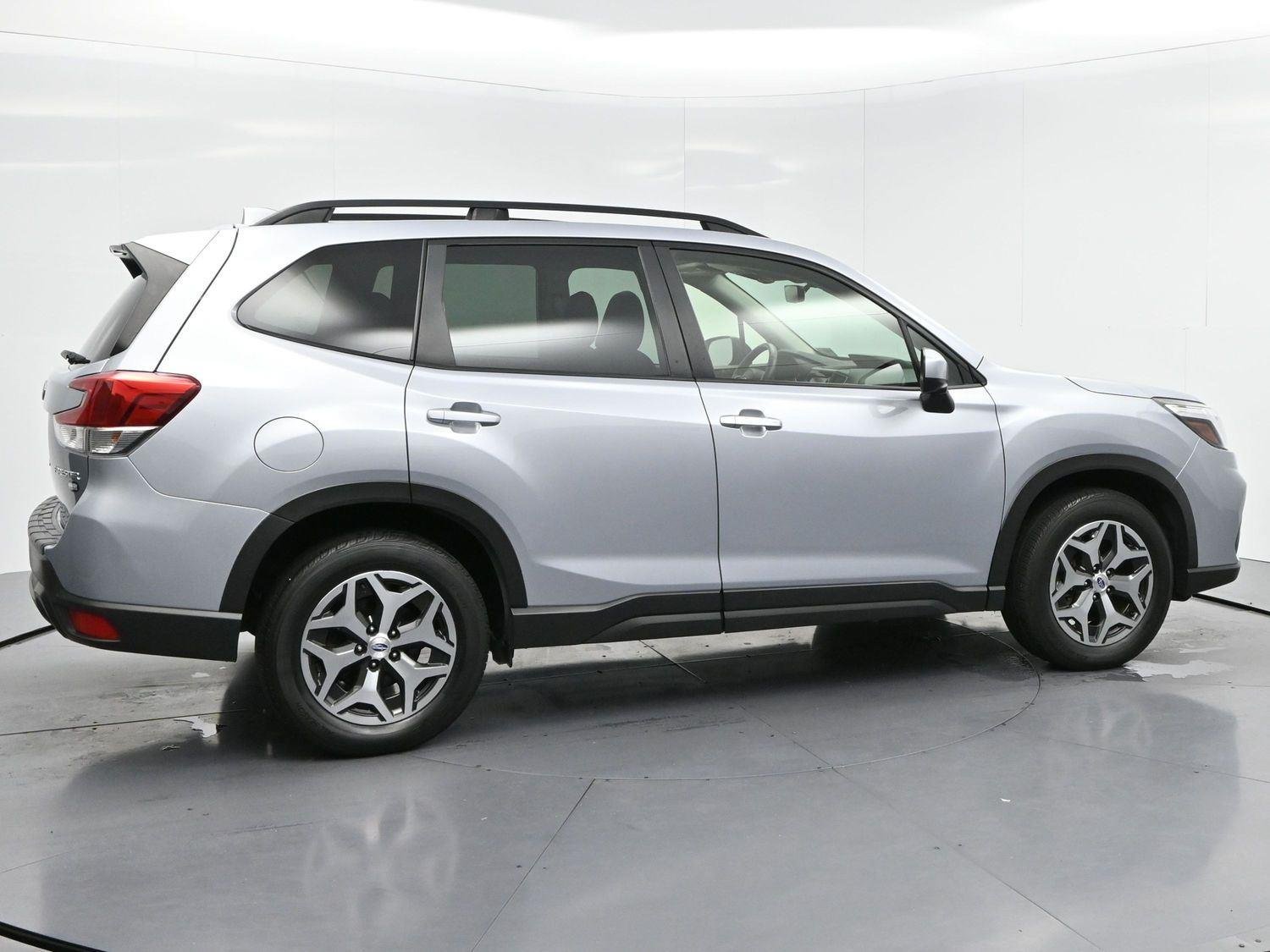 Used 2020 Ice Silver Metallic Subaru Premium image 8