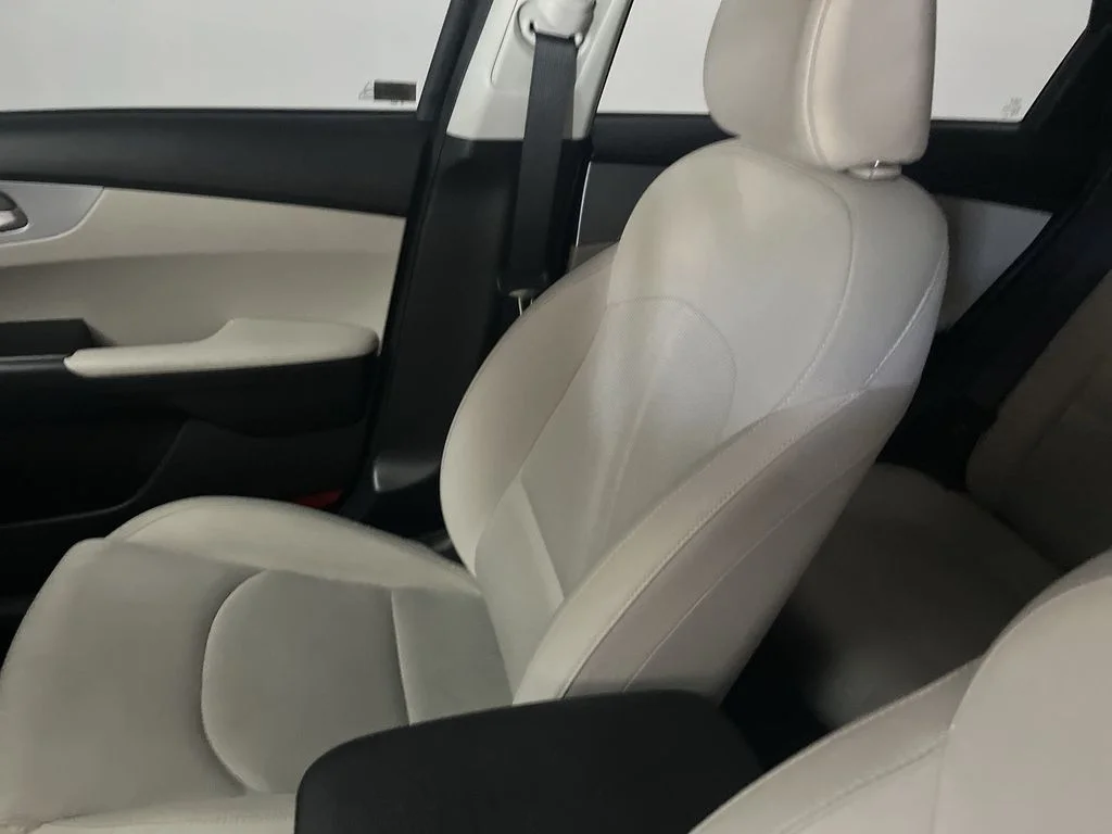 Used 2023 Black Kia LXS image 11