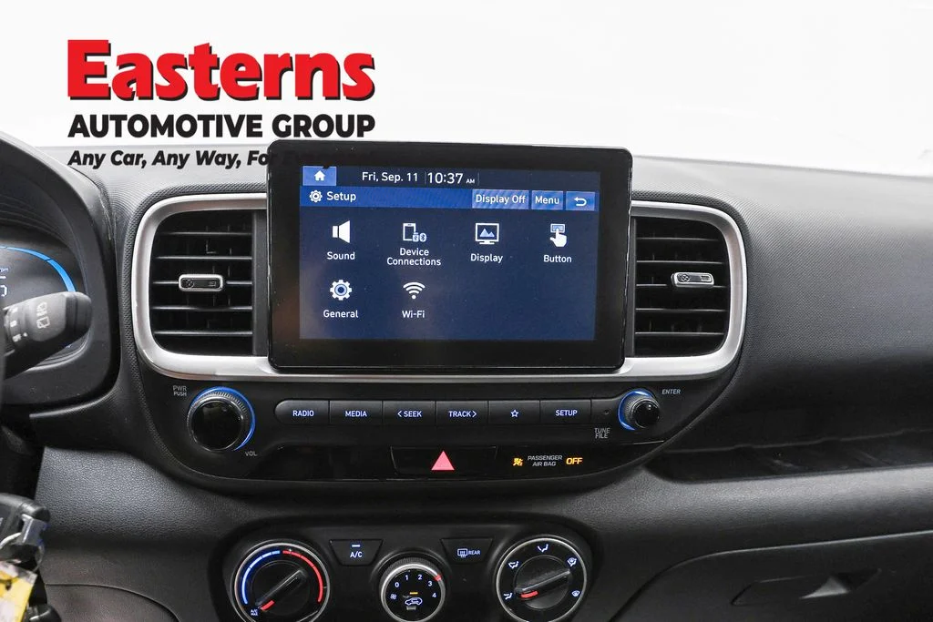 Used 2023 Blue Hyundai SE image 18