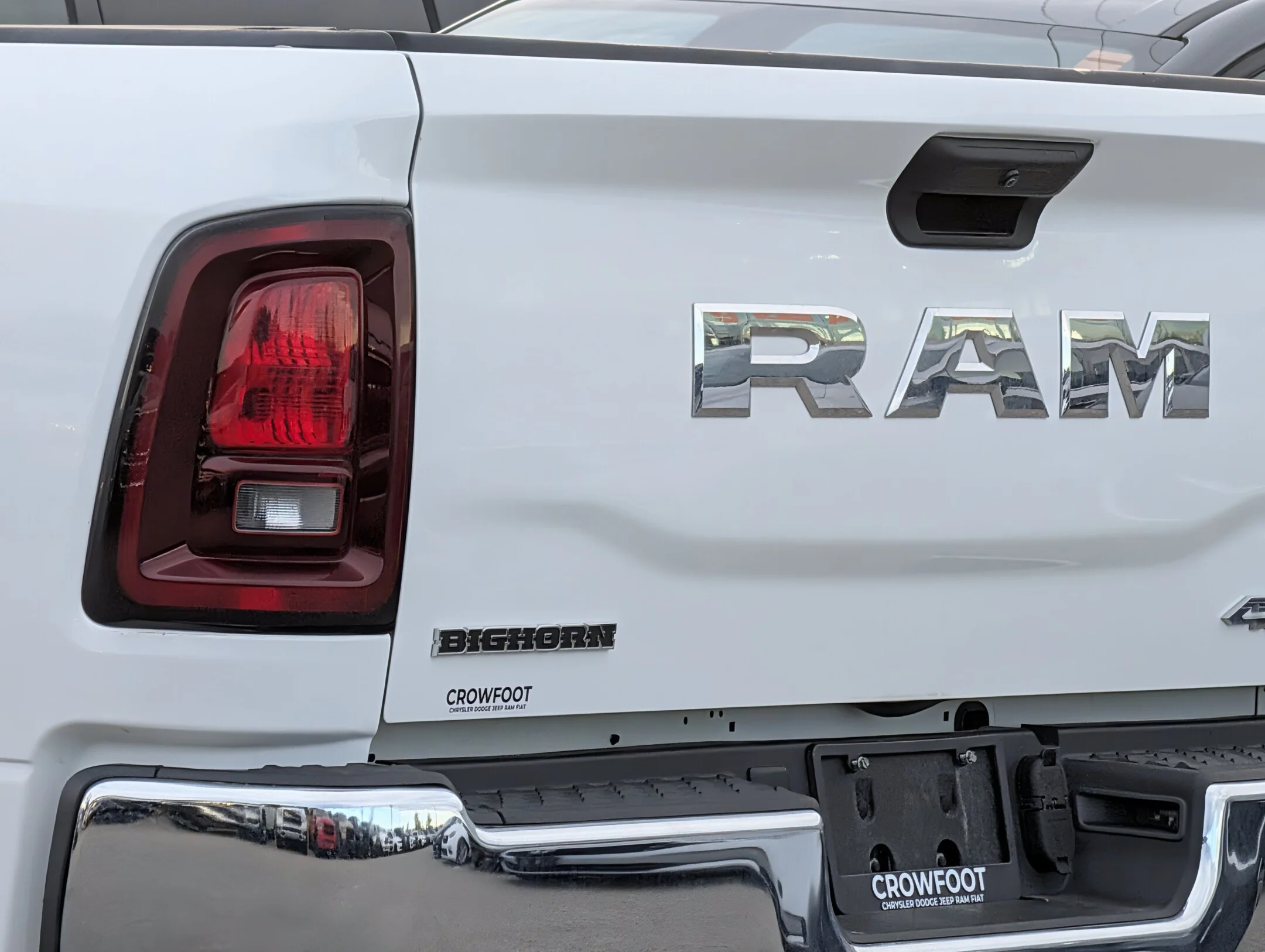Used 2025 White RAM Big Horn - Level I - 6.4L HEMI - Apple CarPla - Big Horn 4x4 Crew Cab 64 Box image 9