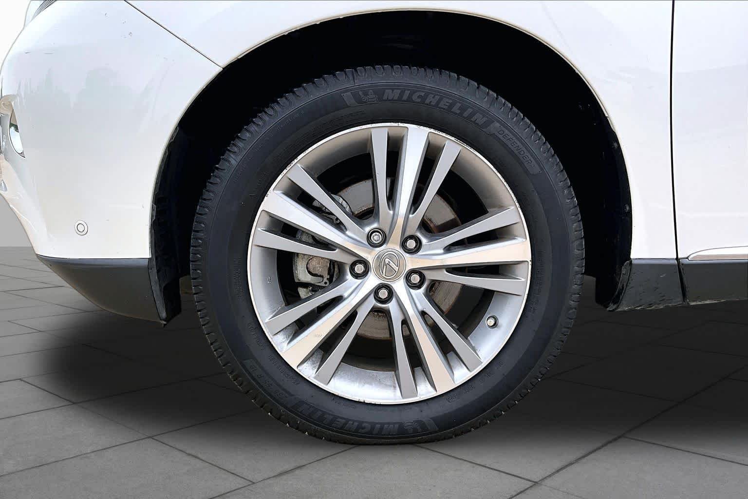 Used 2015 Starfire Pearl Lexus  image 11