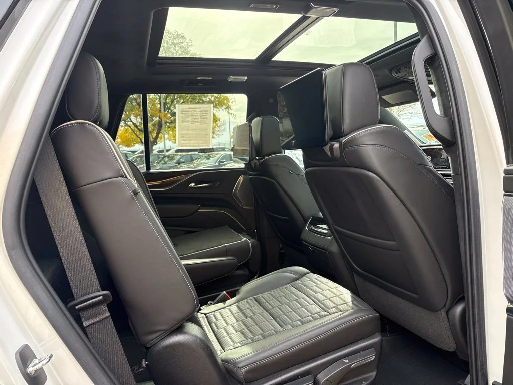 Used 2022 Crystal White Cadillac Sport Platinum image 27