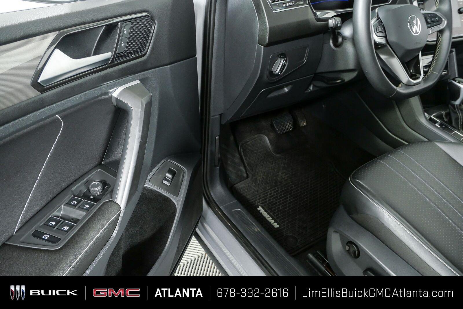 Used 2024 Pyrite Silver Metallic Volkswagen SE image 7