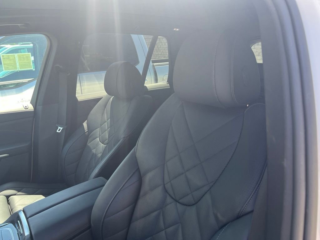 Used 2026 White BMW sDrive40i image 9