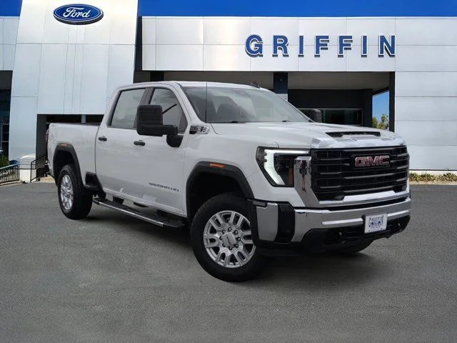 2024 GMC Sierra 4WD Crew Cab Standard Box Pro's photo