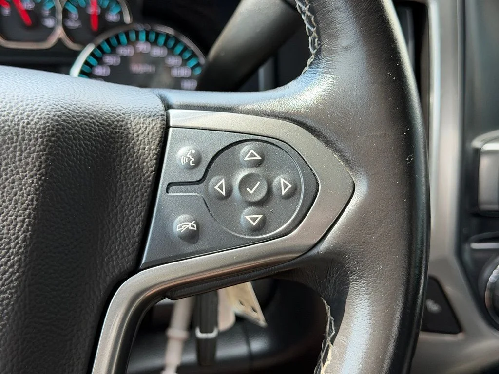 Used 2015 Silver Chevrolet LT image 18