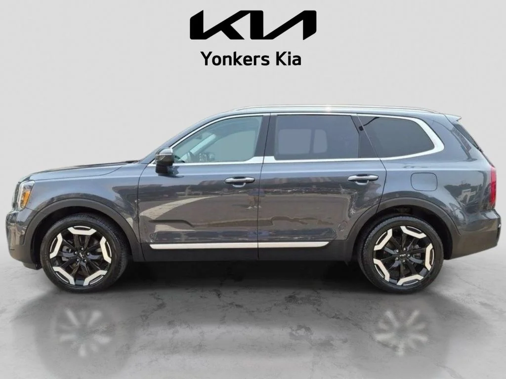 Used 2023 Gray Kia S image 12