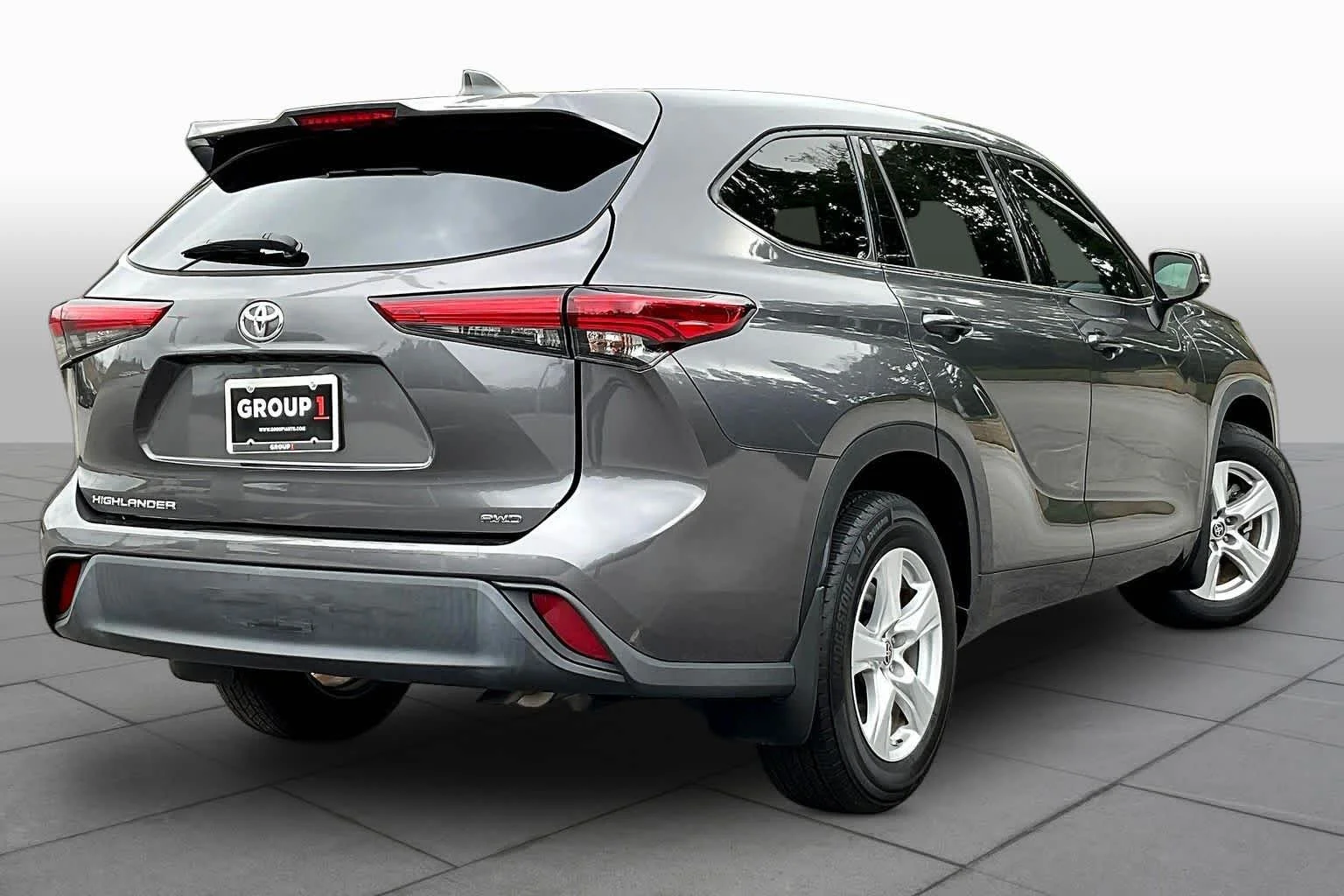 Used 2022 Magnetic Gray Metallic Toyota L image 13