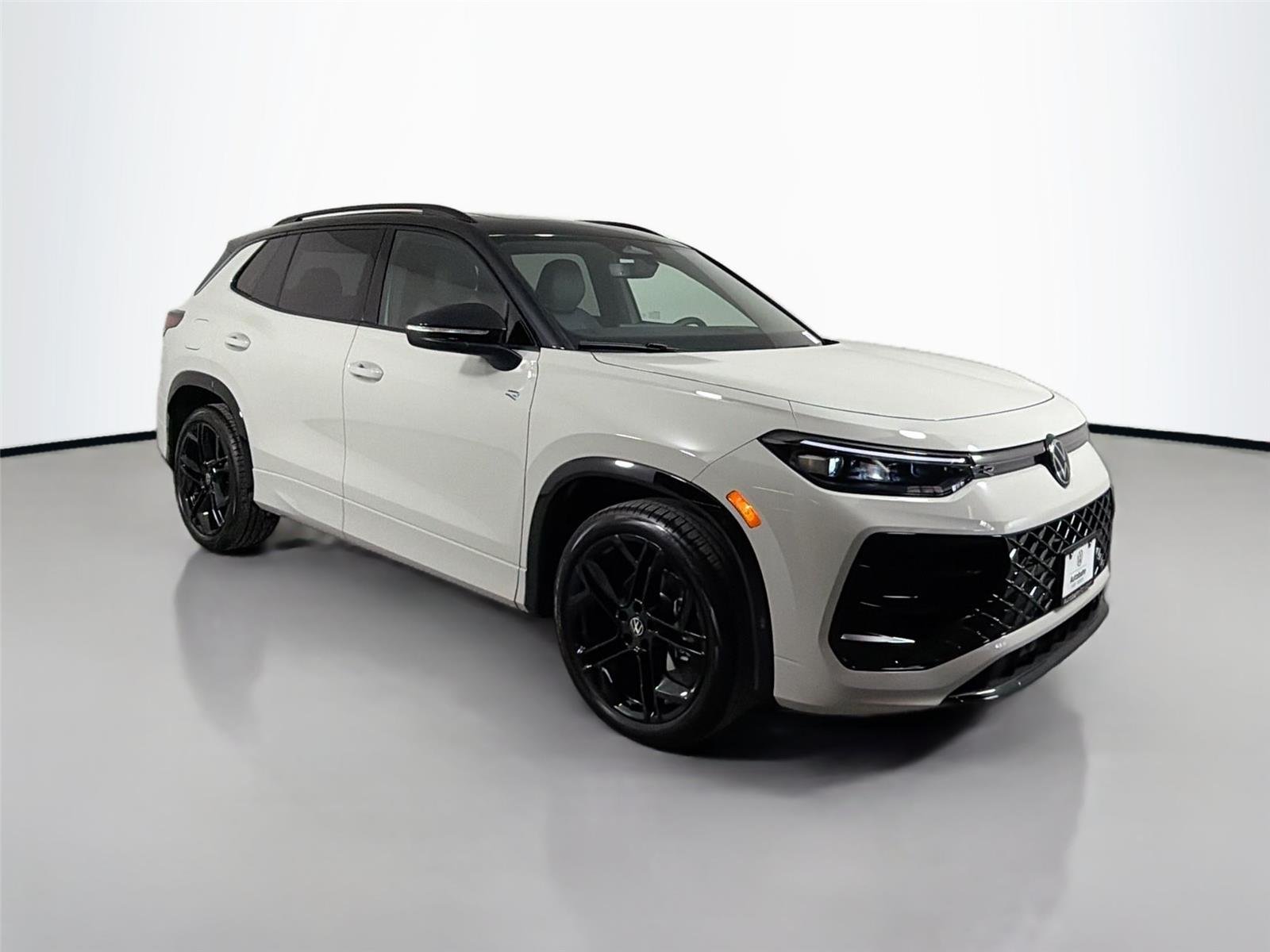 New 2026 Sandstone w/Deep Black Roof Volkswagen SE R-Line Black image 3
