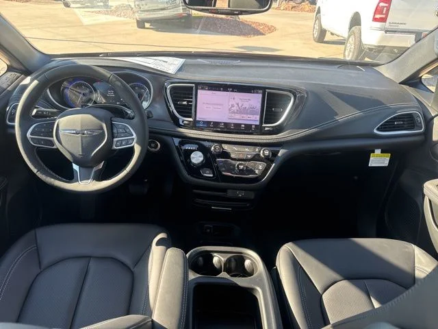 2026 Chrysler Pacifica Select - Photo 14