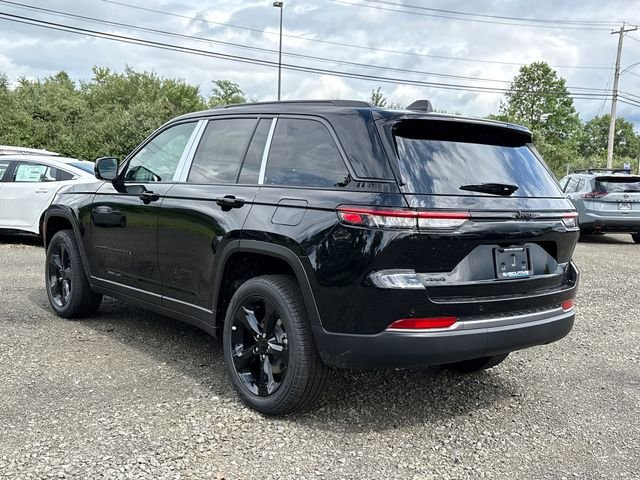 New 2026 Diamond Black Crystal Pearlcoat Jeep Limited image 4