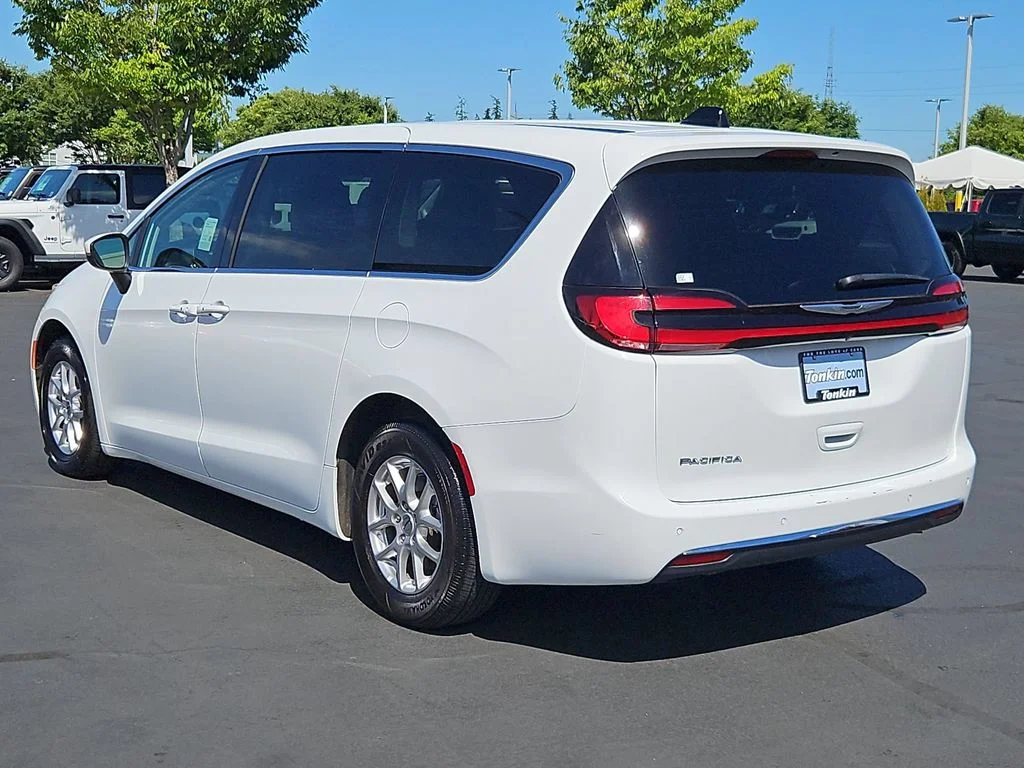 Used 2023 Bright White Clearcoat Chrysler Touring L image 4