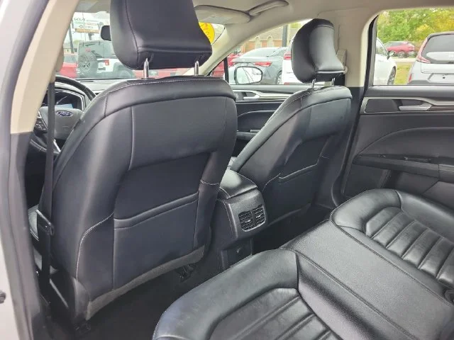Used 2017 Silver Ford SE image 11