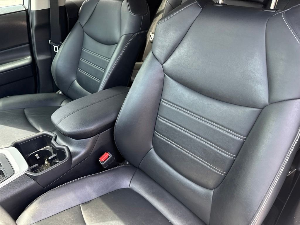 Used 2022 Silver Toyota XLE Premium image 9
