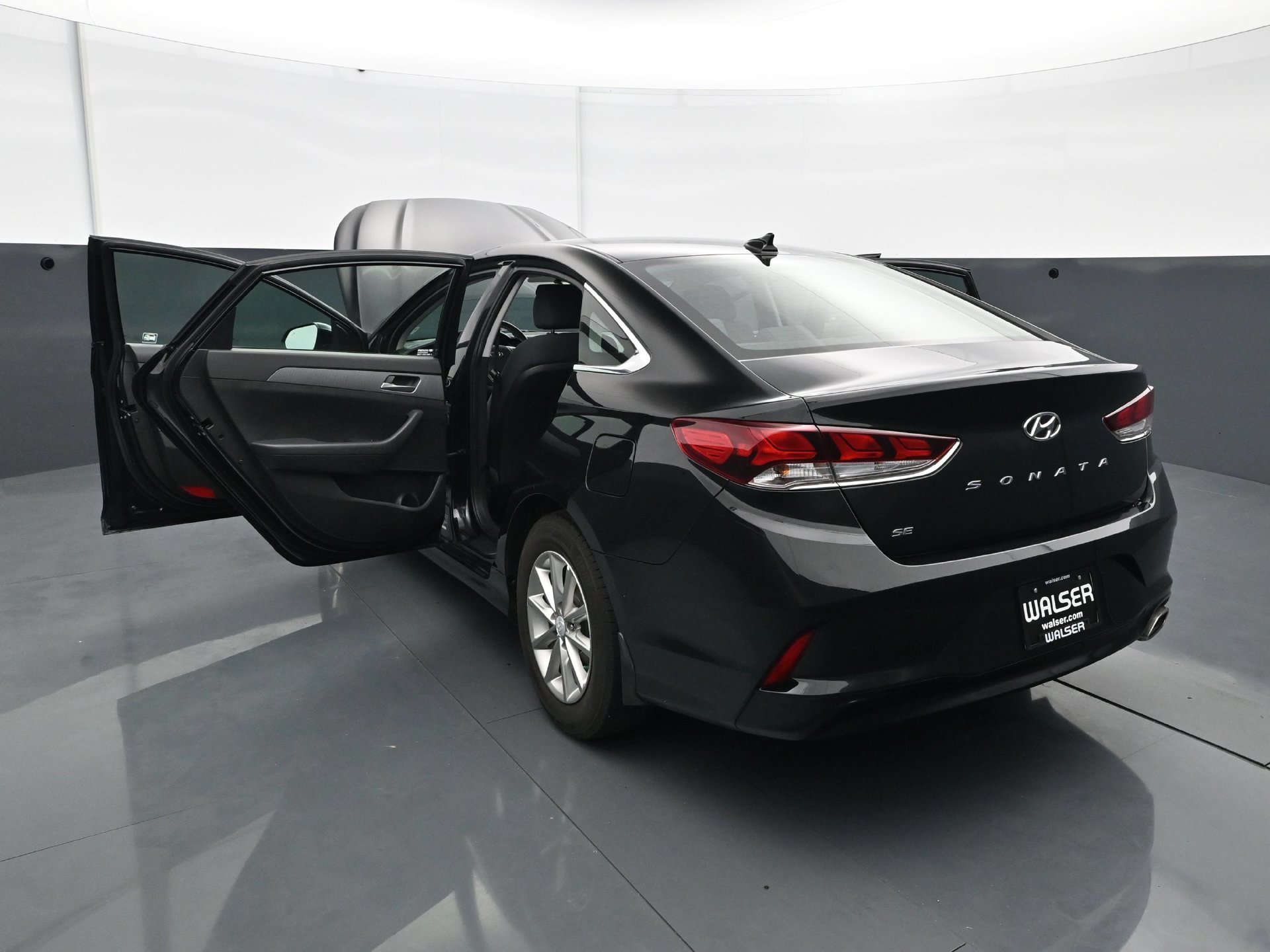 Used 2019 Phantom Black Hyundai SE 2.4L image 29