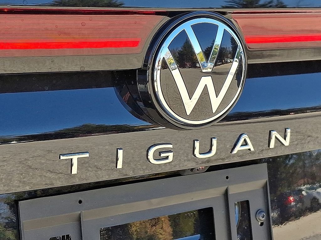 New 2026 Black Volkswagen 2.0T SE image 6