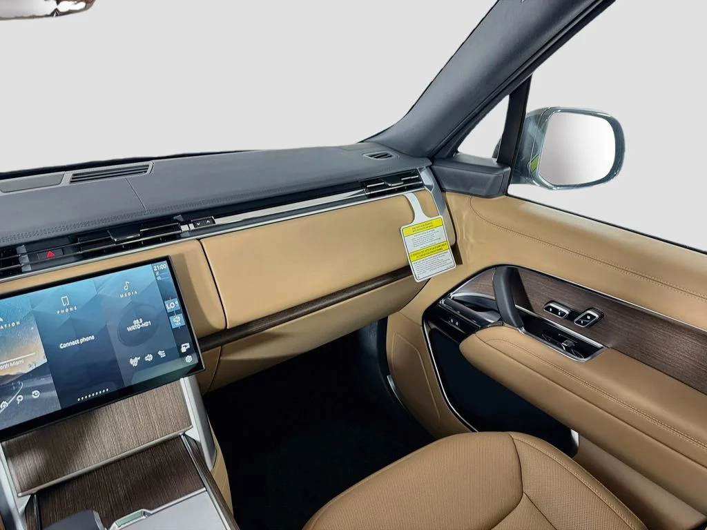 New 2026 Eiger Grey Land Rover SE image 25