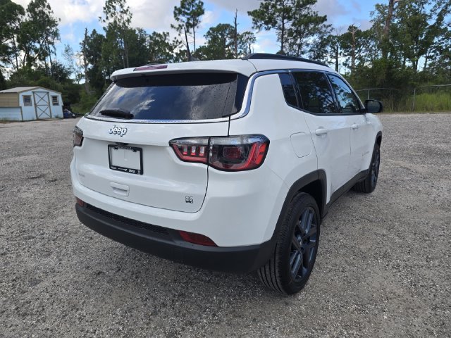 New 2026 Bright White Clear-Coat Exterior Paint Jeep Latitude image 4