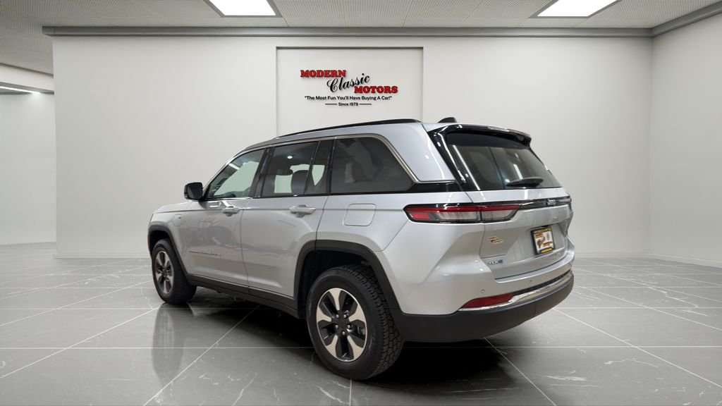 Used 2024 Silver Jeep 4xe image 3