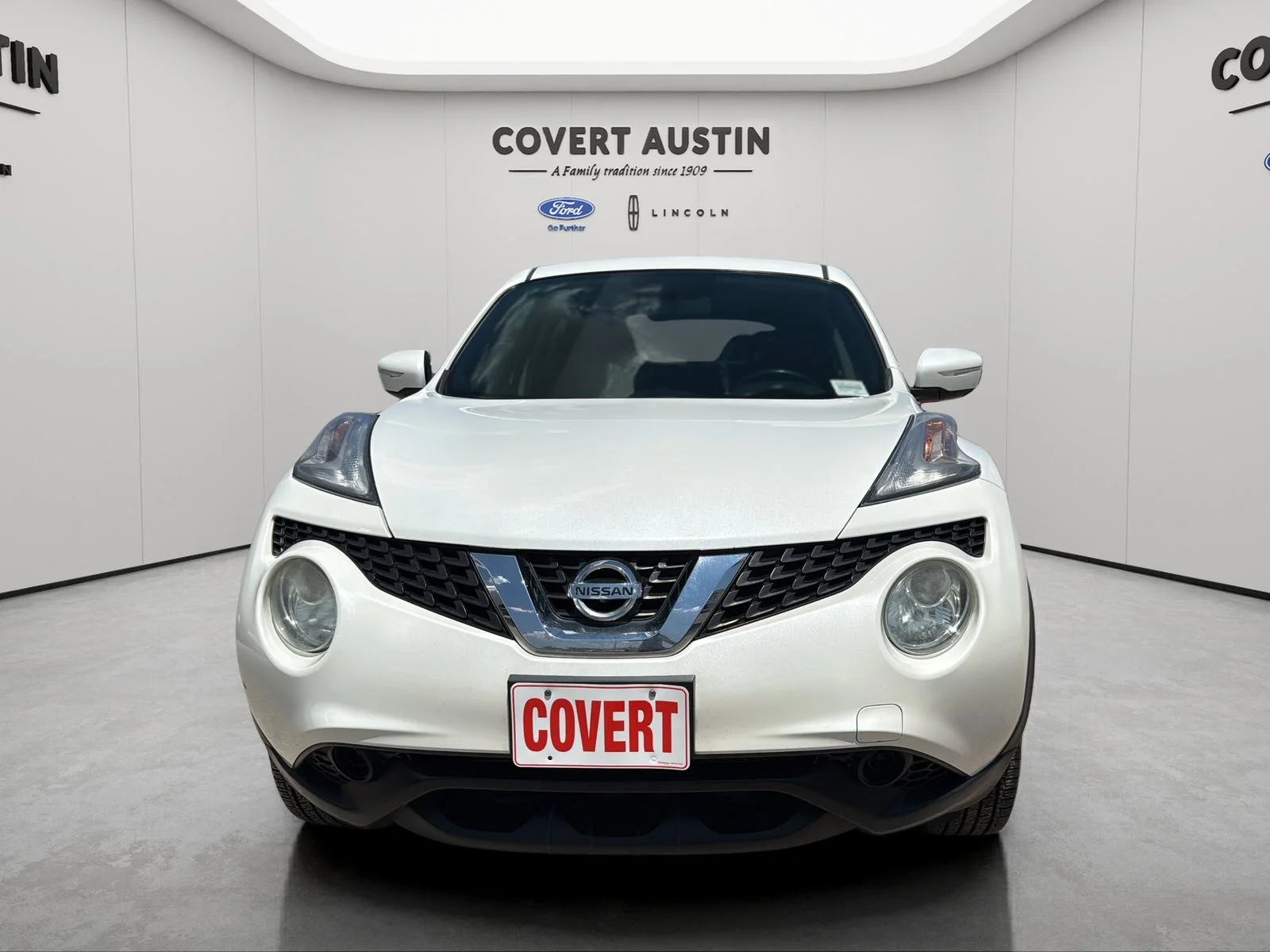 Used 2015 White Nissan SV image 4