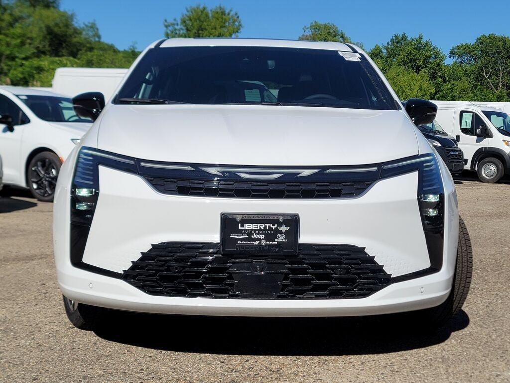 New 2027 Bright White Clear-Coat Exterior Paint Chrysler Limited image 4