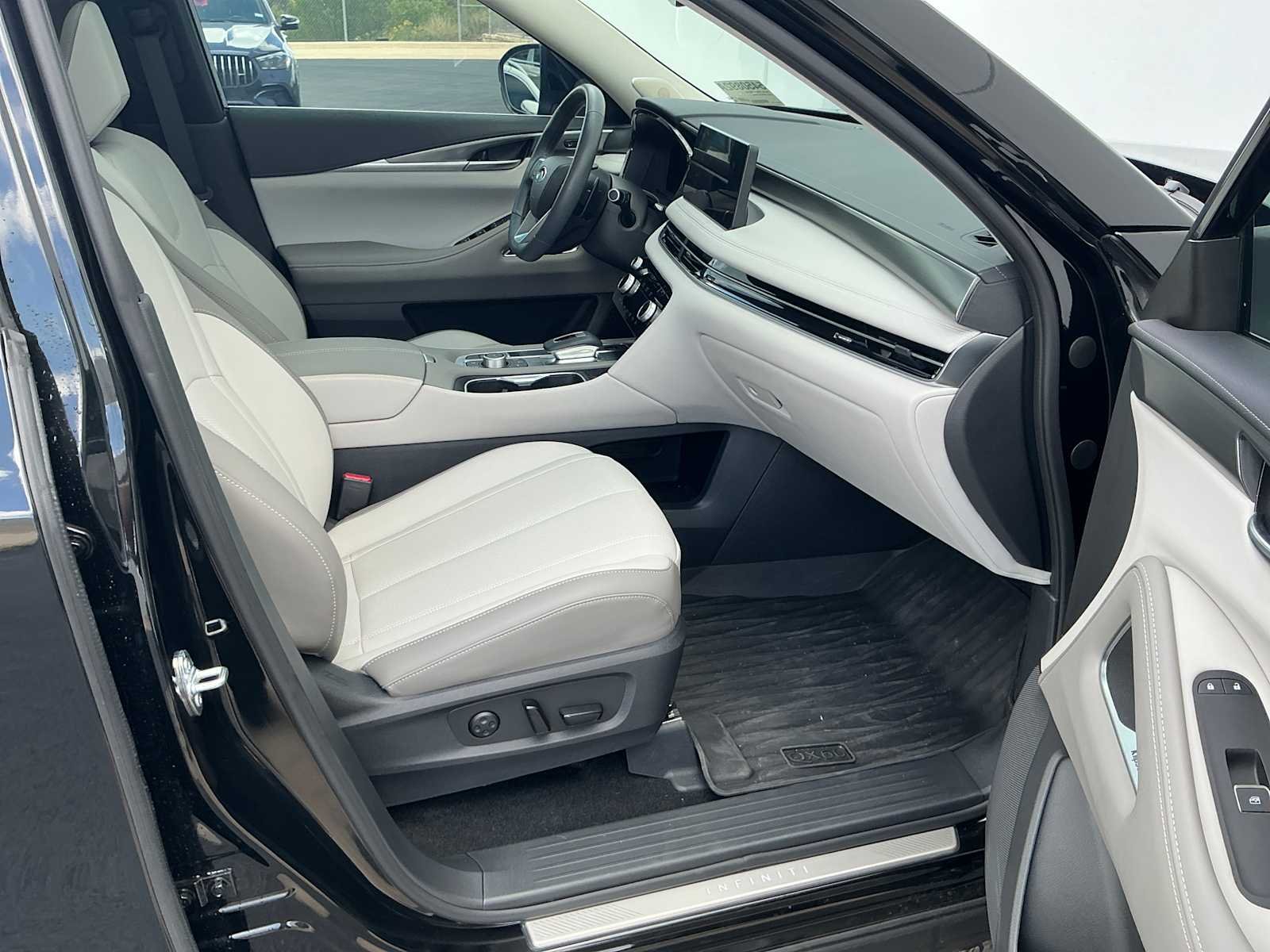 Used 2026 Mineral Black INFINITI LUXE image 11