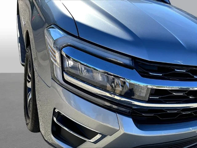 Used 2023 Silver Ford Limited image 35