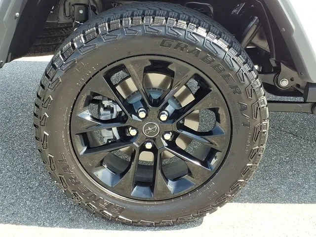 Used 2025 White Jeep Nighthawk image 7
